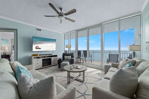 Smart TV - GULF-FRONT, OUTDOOR POOL, PRIVATE BALCONY! (Gulf Shores)