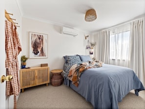 3 slaapkamers, een strijkplank/strijkijzer, gratis wifi, beddengoed