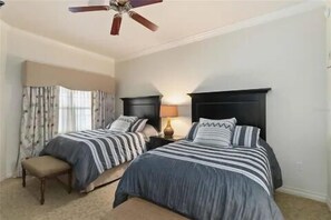 3 bedrooms, in-room safe, iron/ironing board, WiFi - Beautiful Villa at Reunion Square! (Kissimmee)