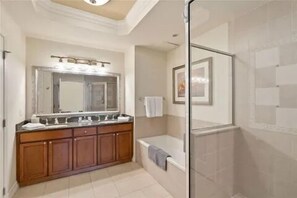 Hair dryer, towels, soap, shampoo - Beautiful Villa at Reunion Square! (Kissimmee)