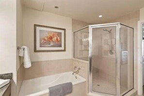 Hair dryer, towels, soap, shampoo - Beautiful Villa at Reunion Square! (Kissimmee)