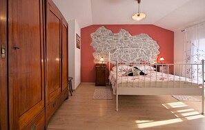 2 quartos, berço de viagem, Wi-Fi de cortesia, roupa de cama