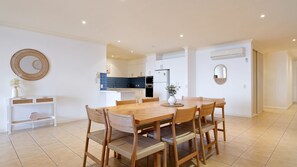 Dining - Beachfront Bliss in Cowes (Cowes)