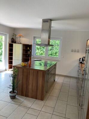 Fridge, microwave, oven, stovetop - Villa Sienna, Deutschland (Zingst)