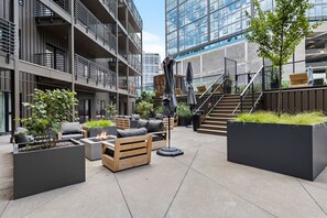 Terrace/patio - Downtown Pool and Walk to Broadway! Luxury Downtown Nashville Suite (Nashville)