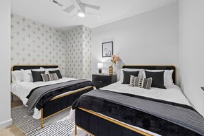 3 bedrooms, in-room safe, desk, iron/ironing board - Downtown Pool and Cabana's- Walk to Broadway! Luxury Downtown Nashville Suite (Nashville)