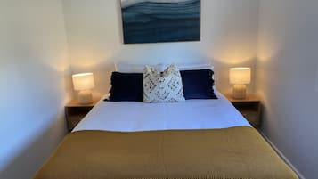 Beachfront Cabin 2 Bedroom | Iron/ironing board, free WiFi