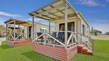 Standard Cabin 1 Bedroom | Terrace/patio