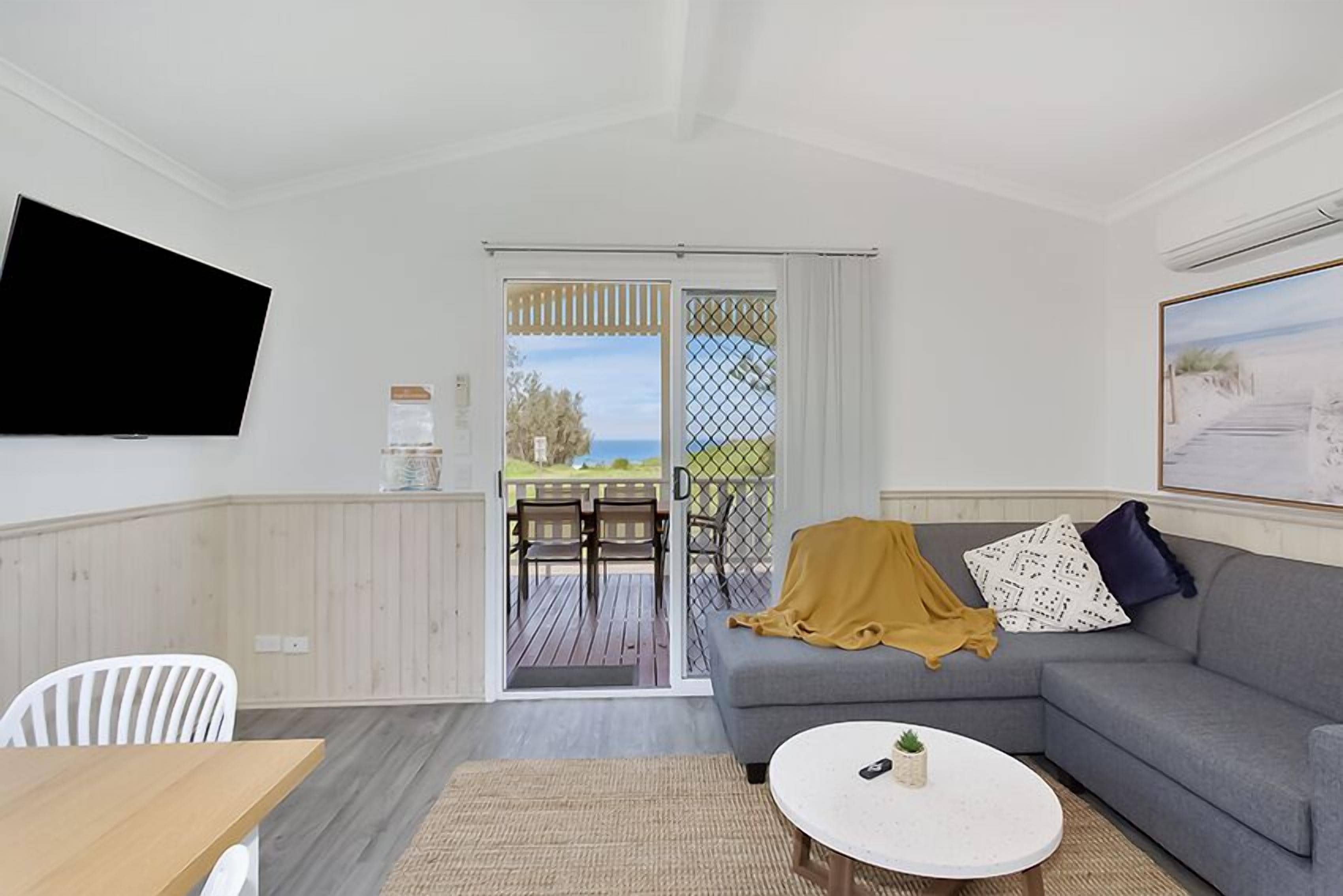 Surf Villa 2 Bedroom | Living area