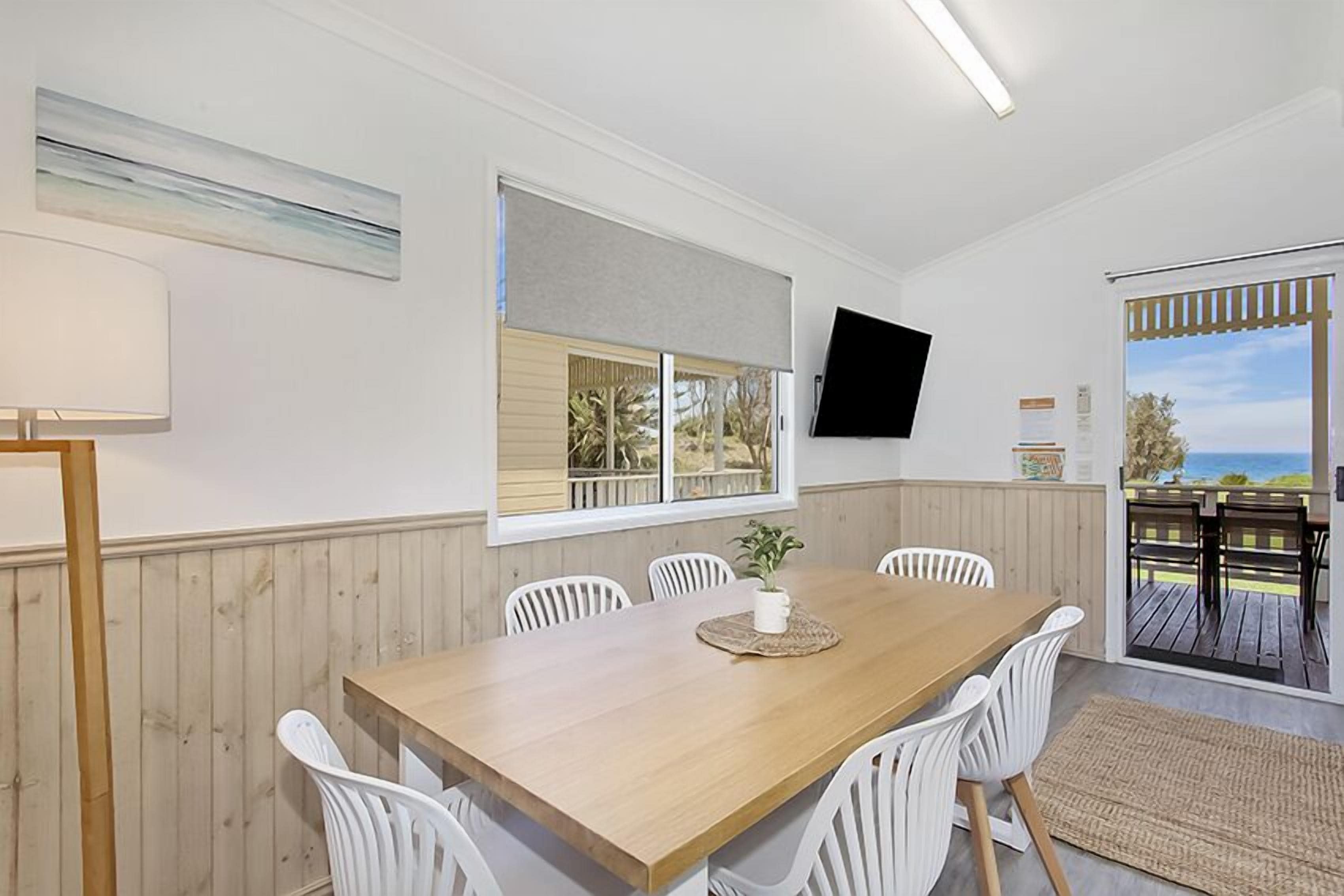 Surf Villa 2 Bedroom | In-room dining