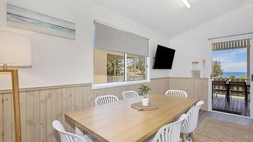 Surf Villa 2 Bedroom | In-room dining