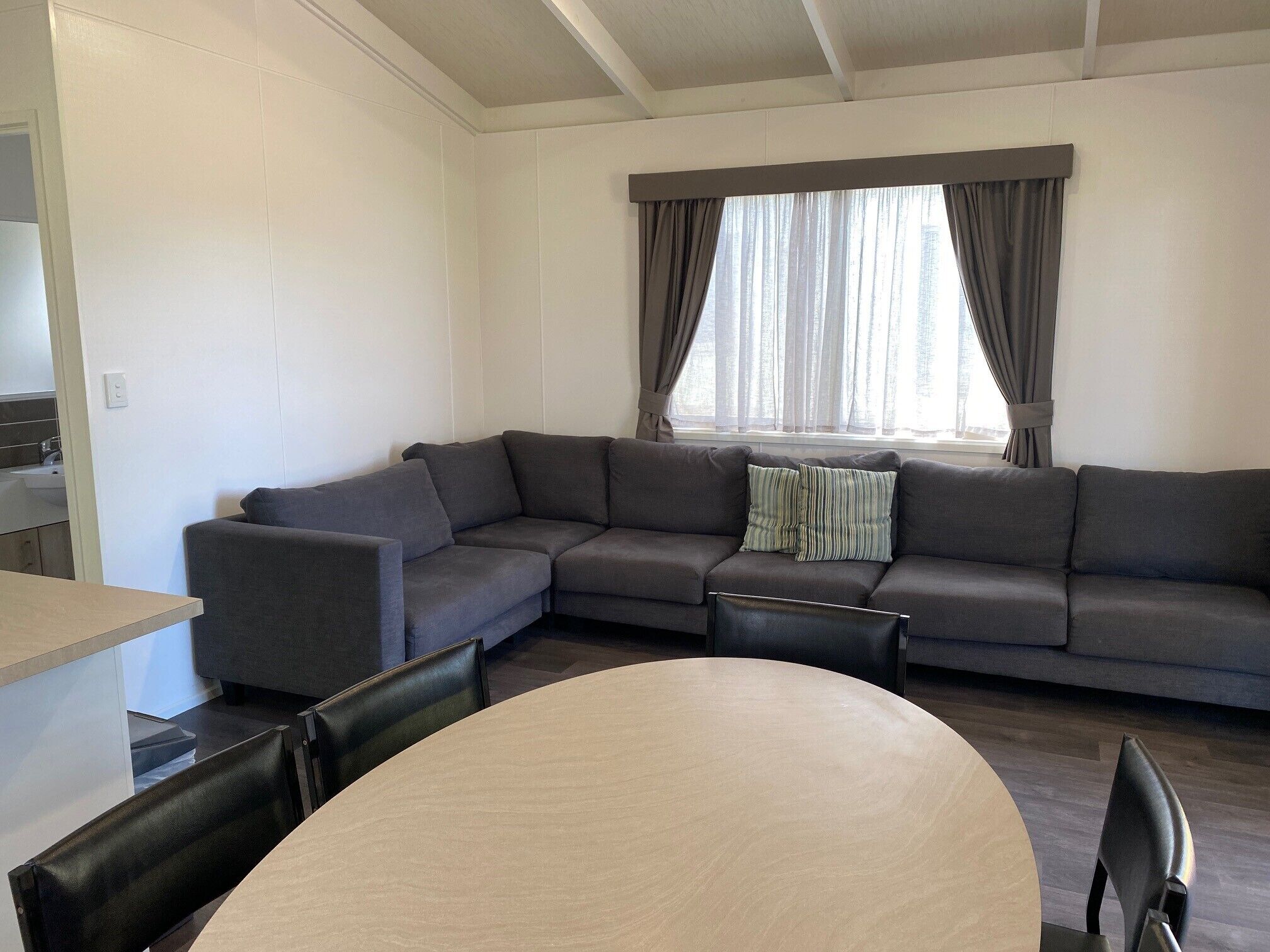 Beachfront Cabin 2 Bedroom | Living area