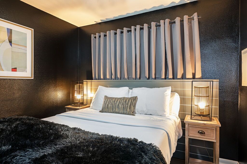 Your TMC Flats! Sleeps 44, 22BR, 11BA, 9PA ??????????