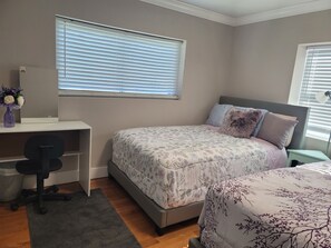 4 bedrooms, iron/ironing board, WiFi, bed sheets