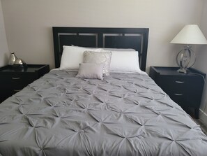 4 bedrooms, iron/ironing board, WiFi, bed sheets