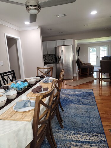 luxury house ,8min from downtown ,6 min from airport. 