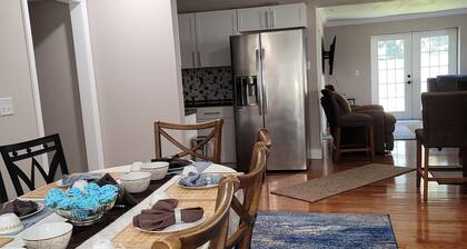 luxury house ,8min from downtown ,6 min from airport.