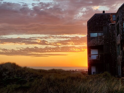 Cozy beach condo with ocean access. Easy drive to Santa Cruz or Monterey.