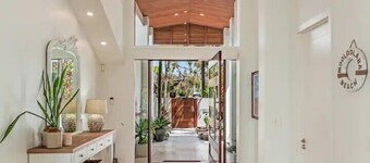 Lux Tropical Haven Mooloolaba Moonda5