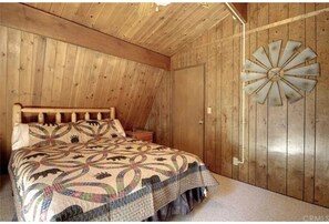 Room - Cozy beautiful Big Bear cabin, close to the slopes & Lake Furry friends welcome (Big Bear)