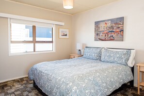 2 bedrooms, iron/ironing board, free WiFi, bed sheets - Brighton family bach - sea views, close to beach, park & shops, pet friendly! (Waihi Beach)