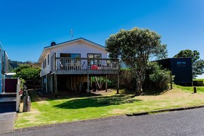 Exterior - Brighton family bach - sea views, close to beach, park & shops, pet friendly! (Waihi Beach)