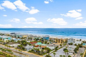Una spiaggia nelle vicinanze