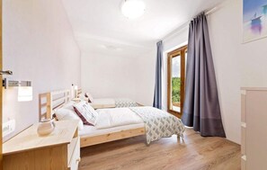 4 bedrooms, iron/ironing board, travel cot, free WiFi - Nice home in Krsan with outdoor swimming pool (Krsan)