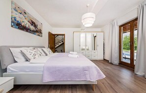 4 bedrooms, iron/ironing board, travel cot, free WiFi