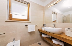 Shower - Nice home in Krsan with outdoor swimming pool (Krsan)