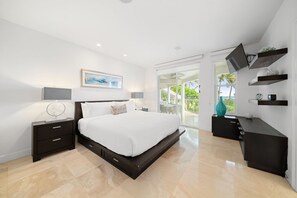 6 bedrooms, iron/ironing board, WiFi, bed sheets