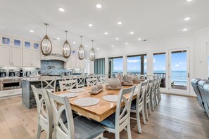 Dining - Jonesin' By The Beach - Ocean Front & Channel Front in Garden City Beach (Garden City Beach)