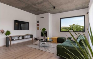 Smart TV, fireplace - Amazing home in Visnjan (Visnjan)