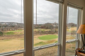 Interior - 3 BR w/ Loft ~ Golf Course View ~ Sunroom ~ FREE TICKETS INCLUDED! (FW9-6) (Branson)