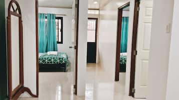 5 bedrooms, iron/ironing board, WiFi, bed sheets