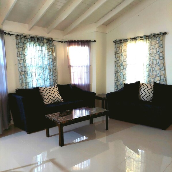 Smart TV - Cozy Cottage
10 minutes from the town of Ocho Rios (Ocho Rios)