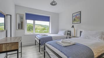 2 bedrooms, iron/ironing board, WiFi