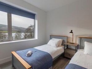 2 bedrooms, iron/ironing board, WiFi