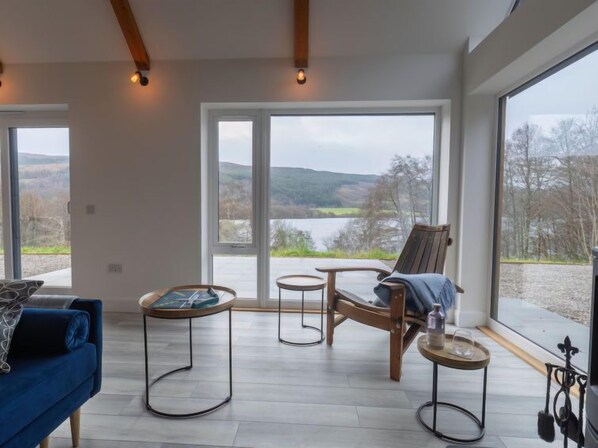 TV, fireplace - Loch View by Interhome (Drumnadrochit)