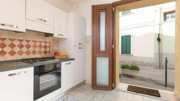 Fridge, oven, toaster, cookware/dishes/utensils