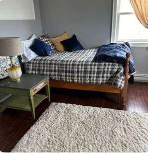 4 bedrooms, desk, iron/ironing board, free WiFi - Out in Left Field Home in Country Farm setting  (Laurens)