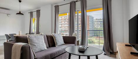 Télévision, chaîne hi-fi