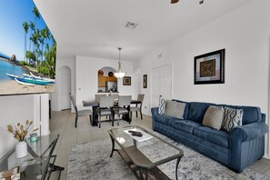 TV - Windsor Hills Resort 3 Bedroom 3rd Floor Condo with Resort Access (Kissimmee)