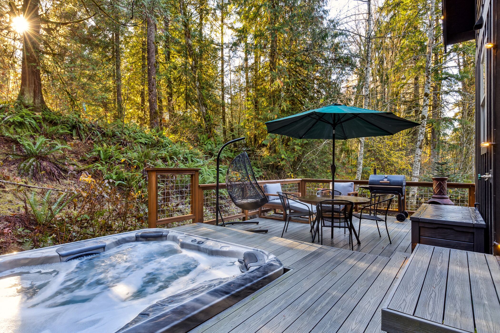 Wild Cascadia - hot tub, Starlink, 20min to Stevens Pass`