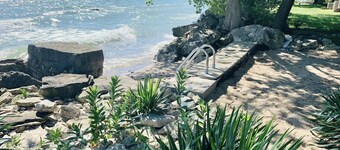 East Shore - Lake View Cottage - Pelee Island