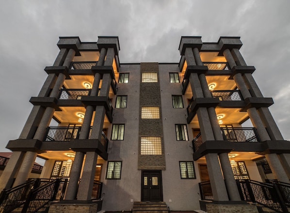 Exterior - Discover the Perfect Getaway,Unwind and Explore at Our Family-Friendly Retreat! (Accra)