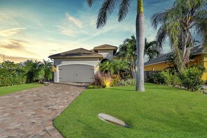 Property grounds - Casa Aria is an tropical retreat complete with all the amenities for a luxurious beach vacation! (Naples)