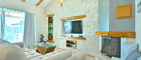 Televisión, chimenea