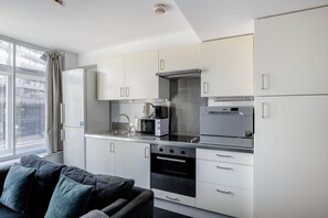 Kühlschrank, Mikrowelle, Ofen, Geschirrspüler