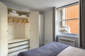 1 slaapkamer, een strijkplank/strijkijzer, wifi, beddengoed